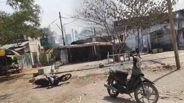 ဘုတလင် မြို့မဈေး မီးရှို့ခံခဲ့ရပြီး ပစ်ခတ်မှုကြောင့် ဘုန်းကြီးတစ်ပါးနဲ့ ဒေသခံ ငါးဦး ဒဏ်ရာရ ဘုတလင် မြို့မဈေး မီးရှို့ခံခဲ့ရပြီး ပစ်ခတ်မှုကြောင့် ဘုန်းကြီးတစ်ပါးနဲ့ ဒေသခံ ငါးဦး ဒဏ်ရာရ