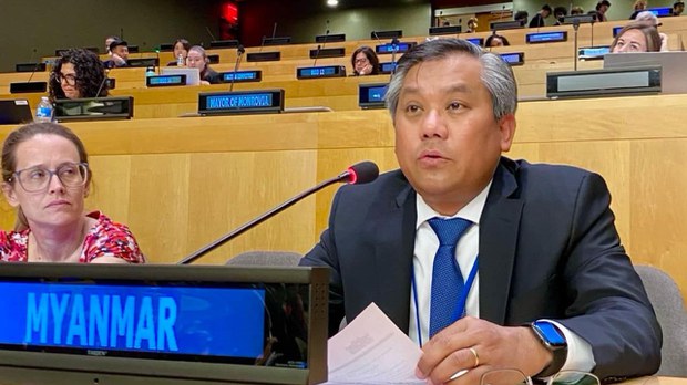 ရွှေ့ပြောင်းနေထိုင်တဲ့ မြန်မာတွေကို လက်ခံပေးဖို့ ဦးကျော်မိုးထွန်း တောင်းဆို ရွှေ့ပြောင်းနေထိုင်တဲ့ မြန်မာတွေကို လက်ခံပေးဖို့ ဦးကျော်မိုးထွန်း တောင်းဆို