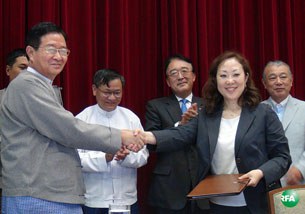 japan-donate-karen-peace-305.jpg japan-donate-karen-peace-305.jpg
