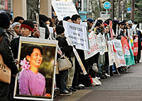 tokyo_foreign_demo_200px.jpg tokyo_foreign_demo_200px.jpg