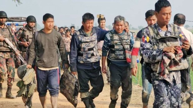 စစ်ကောင်စီ နယ်ခြားစောင့်တပ်ဖွဲ့ဝင် တစ်ရာကျော် ဘင်္ဂလားဒေ့ရှ်ဘက် ထွက်ပြေး စစ်ကောင်စီ နယ်ခြားစောင့်တပ်ဖွဲ့ဝင် တစ်ရာကျော် ဘင်္ဂလားဒေ့ရှ်ဘက် ထွက်ပြေး
