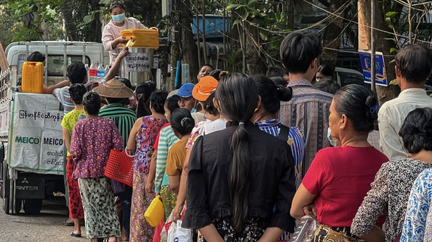 စစ်ကောင်စီရဲ့ စားအုန်းဆီ သတ်မှတ်ဈေး ကျပ် ခြောက်ထောင်နီးပါးရှိလာ