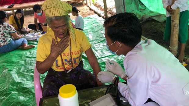 ကချင်တောင်တန်းမှာ အခမဲ့ဆေးကုပေးသူတွေ ဆေးဝါးပြတ်လပ်နေ