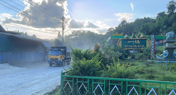 ဖားကန့်မှာ စစ်ယာဉ်တန်း မိုင်းခွဲတိုက်ခိုက်ခံရပြီးနောက် ဒေသခံ ၃၀ ကျော်ကိုဖမ်းဆီးထား