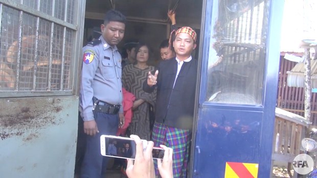 kachin-protesters-court-622.jpg kachin-protesters-court-622.jpg