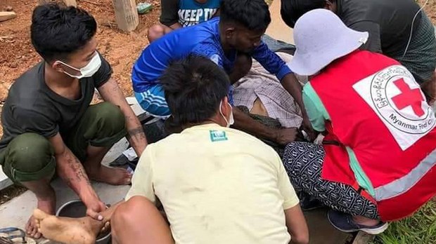 ကန်ပက်လက်မှာ ဖမ်းဆီးခံထားရသူတွေကို ငွေကြေးနဲ့ လာရွေးခိုင်း ကန်ပက်လက်မှာ ဖမ်းဆီးခံထားရသူတွေကို ငွေကြေးနဲ့ လာရွေးခိုင်း
