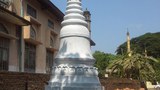 pagoda-near-mosque-620.jpg
