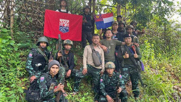 ဖာပွန်က စစ်ကောင်စီစခန်းကို KNLA ပူးပေါင်းတပ်တွေ သိမ်းယူ
