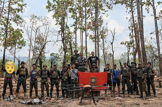 ကြာအင်းဆိပ်ကြီးက စစ်ကောင်စီ တောင်စွန်းစခန်းကို KNLA ပူးပေါင်းတပ်တွေ သိမ်းယူ ကြာအင်းဆိပ်ကြီးက စစ်ကောင်စီ တောင်စွန်းစခန်းကို KNLA ပူးပေါင်းတပ်တွေ သိမ်းယူ