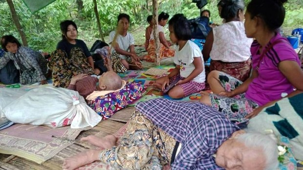 ကျောက်တံခါးမှာ လက်နက်ကြီးကြောင့် ကလေးတစ်ဦး အပါအ၀င် သုံးဦး ဒဏ်ရာပြင်းထန် ကျောက်တံခါးမှာ လက်နက်ကြီးကြောင့် ကလေးတစ်ဦး အပါအ၀င် သုံးဦး ဒဏ်ရာပြင်းထန်
