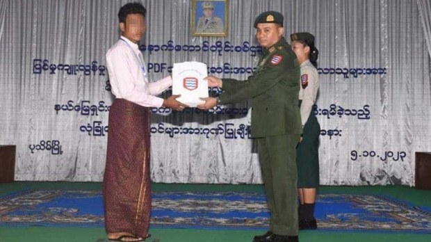 စစ်ကောင်စီထံ လက်နက်ချခဲ့တဲ့လူငယ် စစ်ကောင်စီတပ်က ပြန်ခေါ်စစ်ဆေးချိန် သေဆုံး စစ်ကောင်စီထံ လက်နက်ချခဲ့တဲ့လူငယ် စစ်ကောင်စီတပ်က ပြန်ခေါ်စစ်ဆေးချိန် သေဆုံး