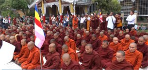 mdy-monks-protest-305 mdy-monks-protest-305