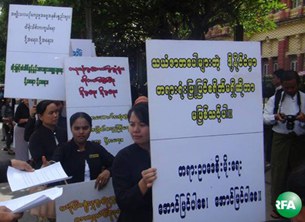 lawyer-protest-305.jpg lawyer-protest-305.jpg