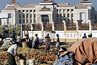 Naypyidaw_workers_200px.jpg Naypyidaw_workers_200px.jpg