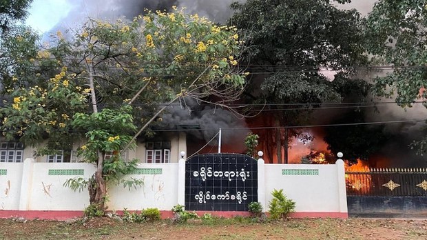 ကရင်နီ တပ်ပေါင်းစုတွေ ဝင်ရောက်တိုက်ခိုက်ပြီးနောက် လွိုင်ကော်ခရိုင်တရားရုံး မီးလောင် ကရင်နီ တပ်ပေါင်းစုတွေ ဝင်ရောက်တိုက်ခိုက်ပြီးနောက် လွိုင်ကော်ခရိုင်တရားရုံး မီးလောင်