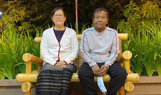 ဒေါက်တာဇော်မြင့်မောင်ရဲ့ မိသားစုဝင်ငါးဦး ပြန်လွတ်လာ ဒေါက်တာဇော်မြင့်မောင်ရဲ့ မိသားစုဝင်ငါးဦး ပြန်လွတ်လာ
