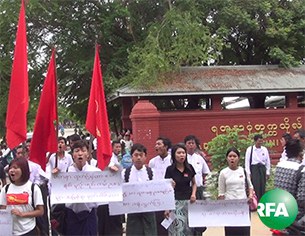 mdy-students-protest-305.jpg mdy-students-protest-305.jpg