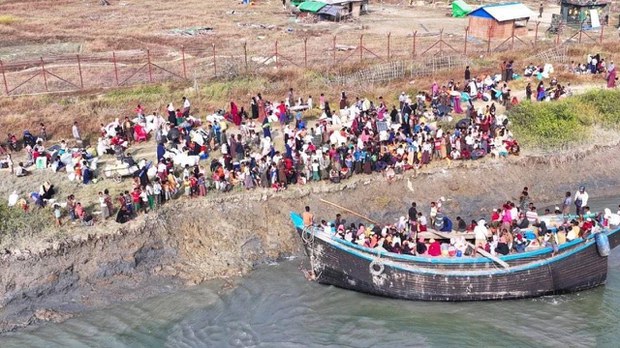 မောင်တောမှာ စစ်ဘေးဒုက္ခသည် ငါးထောင်ခန့် နေရပ်ပြန်