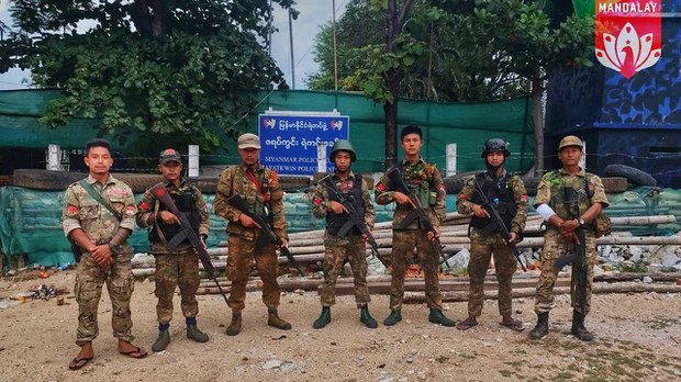 သပိတ်ကျင်းမြို့နယ် ဇရပ်ကွင်းတပ်စခန်းကို MDY-PDF သိမ်းပိုက် သပိတ်ကျင်းမြို့နယ် ဇရပ်ကွင်းတပ်စခန်းကို MDY-PDF သိမ်းပိုက်