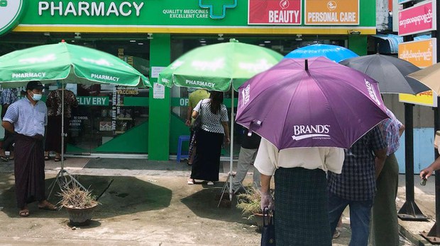 ဆေးဝါးဈေးနှုန်းတွေ မြင့်တက်ပြီး ဆေးကုမ္ပဏီအချို့ ပိတ်ထားရ