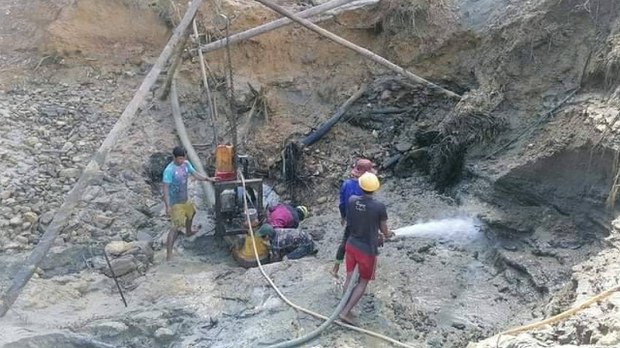 မြစ်ကြီးနား အာလမ်ကျေးရွာအနီး ရွှေတူးသူတွေကို စစ်တပ် ဖမ်းဆီး