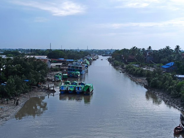 ရခိုင်မှာ ရေကြောင်းသွားလာရေး တစ်ပတ်ကြာ ပိတ်ခံထားရတာကြောင့် ဒေသခံတွေခက်ခဲ
