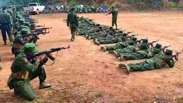 မုံးကိုးမှာ စစ်ကောင်စီက အင်အားအလုံးအရင်းနဲ့ MNDAA ကို တိုက်ခိုက်နေ မုံးကိုးမှာ စစ်ကောင်စီက အင်အားအလုံးအရင်းနဲ့ MNDAA ကို တိုက်ခိုက်နေ