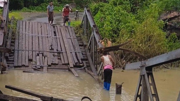 သံတွဲနဲ့ ဂွမြို့နယ်က တံတားသုံးစင်း မိုင်းခွဲဖျက်ဆီးခံရ သံတွဲနဲ့ ဂွမြို့နယ်က တံတားသုံးစင်း မိုင်းခွဲဖျက်ဆီးခံရ