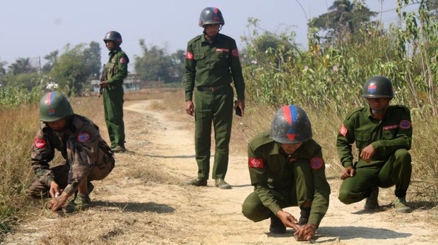 ရခိုင်မှာ မိုင်းနဲ့ စစ်ကျန်လက်နက်တွေကြောင့် အရပ်သား ခုနစ်ဦး သေဆုံး၊ နှစ်ဆယ်ကျော် ဒဏ်ရာရ ရခိုင်မှာ မိုင်းနဲ့ စစ်ကျန်လက်နက်တွေကြောင့် အရပ်သား ခုနစ်ဦး သေဆုံး၊ နှစ်ဆယ်ကျော် ဒဏ်ရာရ