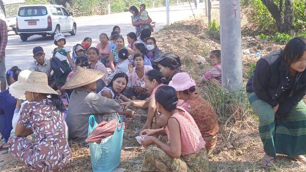 မူလနေရာပြန်ရဖို့ တောင်းဆိုခဲ့တဲ့ မင်္ဂလာဒုံဒေသခံအချို့ သေနတ်ပစ်ဖောက် မောင်းထုတ်ခံရ မူလနေရာပြန်ရဖို့ တောင်းဆိုခဲ့တဲ့ မင်္ဂလာဒုံဒေသခံအချို့ သေနတ်ပစ်ဖောက် မောင်းထုတ်ခံရ