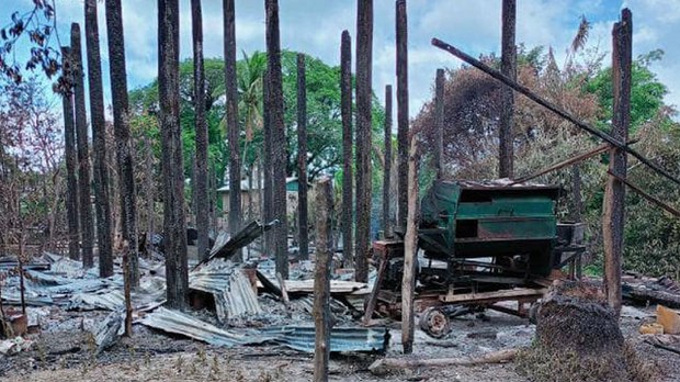 မင်းလှမြို့နယ် ဆားချောင်းရွာ နေအိမ် သုံးဆယ်ခန့် မီးရှို့ခံရ မင်းလှမြို့နယ် ဆားချောင်းရွာ နေအိမ် သုံးဆယ်ခန့် မီးရှို့ခံရ