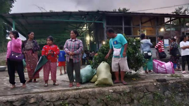 မိုးကုတ်မှာ လက်နက်ကြီးကြောင့် ကလေးတစ်ဦးအပါအဝင် အရပ်သားသုံးဦးသေဆုံး မိုးကုတ်မှာ လက်နက်ကြီးကြောင့် ကလေးတစ်ဦးအပါအဝင် အရပ်သားသုံးဦးသေဆုံး