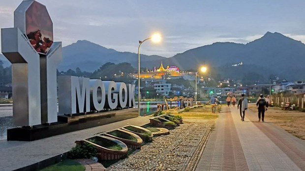 ဘေးလွတ်ရာ တိမ်းရှောင်တဲ့ မိုးကုတ်မြို့ခံတွေ အခက်အခဲဖြစ်နေ
