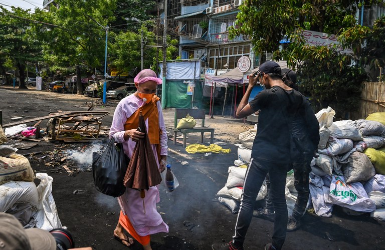 myanmar-nun.jpg