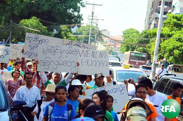 multi-religious-marching-620.jpg