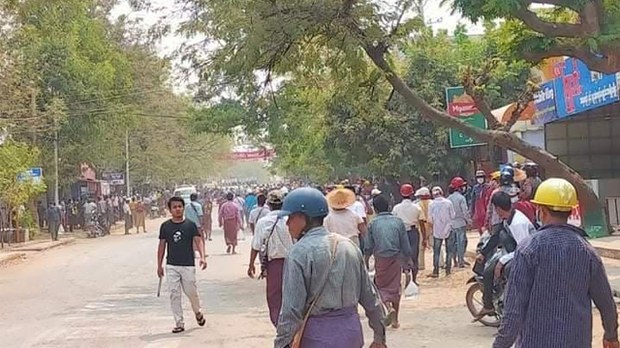 မြိုင်မြို့နယ်ကို ရိက္ခာပြတ်အောင်လုပ်နေကြောင်း ဒေသခံတွေ ပြော