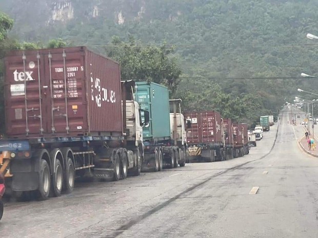 နယ်စပ်ဂိတ်ပိတ်လို့ ဘုရားသုံးဆူမြို့မှာ ကုန်ပစ္စည်းပြတ်လပ်နေ