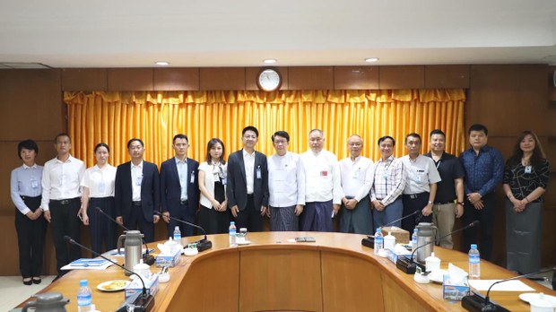 မြန်မာ စီးပွားရေးလုပ်ငန်းရှင်တွေကို တရုတ်က ခြောက်လနေထိုင်ခွင့်ဗီဇာ ထုတ်ပေးမည် မြန်မာ စီးပွားရေးလုပ်ငန်းရှင်တွေကို တရုတ်က ခြောက်လနေထိုင်ခွင့်ဗီဇာ ထုတ်ပေးမည်
