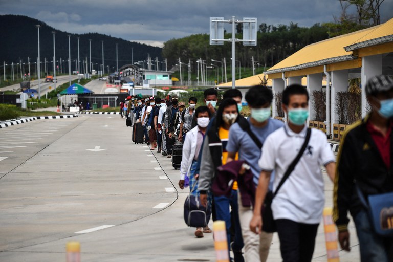 thai-border.jpg thai-border.jpg