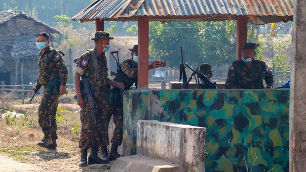 စစ်ကောင်စီတပ်ဖွဲ့ဝင် ရှစ်ဆယ်ခန့် ထိုင်းဘက် ဝင်ရောက် စစ်ကောင်စီတပ်ဖွဲ့ဝင် ရှစ်ဆယ်ခန့် ထိုင်းဘက် ဝင်ရောက်