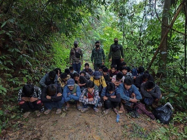 ထိုင်းနိုင်ငံ ရနောင်းမှာ မြန်မာအလုပ်သမား ၅ဝ ကျော် တစ်ရက်ထဲအဖမ်းခံရ ထိုင်းနိုင်ငံ ရနောင်းမှာ မြန်မာအလုပ်သမား ၅ဝ ကျော် တစ်ရက်ထဲအဖမ်းခံရ