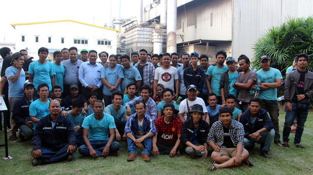 chow-steel-workers-622.jpg