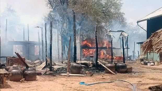 ဝက်လက်မြို့နယ် ငါးပန်ချောင်းရွာက နေအိမ်တစ်ရာကျော် မီးရှို့ခံရ ဝက်လက်မြို့နယ် ငါးပန်ချောင်းရွာက နေအိမ်တစ်ရာကျော် မီးရှို့ခံရ