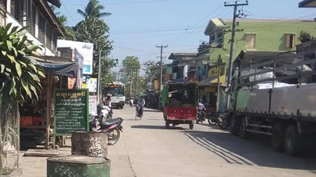 ငသိုင်းချောင်းမြို့မှာ အမျိုးသားနှစ်ဦး လက်နက်တွေနဲ့ ဖမ်းဆီးခံရ ငသိုင်းချောင်းမြို့မှာ အမျိုးသားနှစ်ဦး လက်နက်တွေနဲ့ ဖမ်းဆီးခံရ