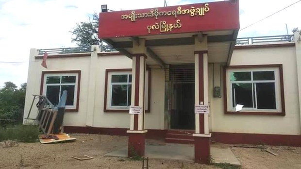 အာဏာသိမ်းကာလ NLD ပါတီရုံးတွေ အကြိမ်တစ်ရာကျော် တိုက်ခိုက်ခံရ အာဏာသိမ်းကာလ NLD ပါတီရုံးတွေ အကြိမ်တစ်ရာကျော် တိုက်ခိုက်ခံရ