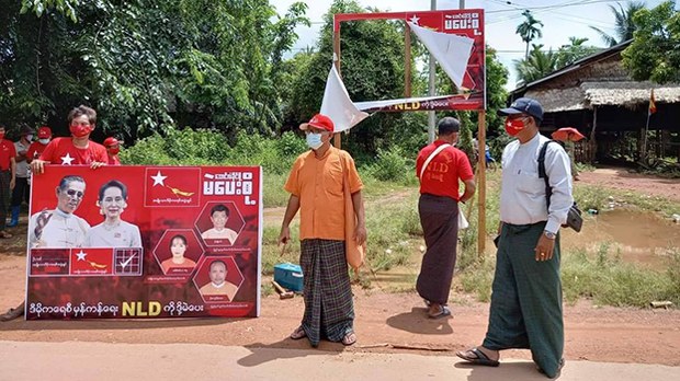 nld-party-campaign-signboard-destroyed-622.jpg nld-party-campaign-signboard-destroyed-622.jpg