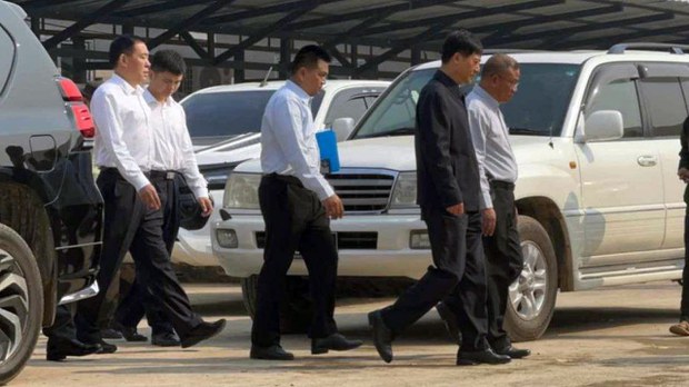 တရုတ်ဝန်ကြီး မြ၀တီ ကျားဖြန့်ဂိုဏ်းက ခေါ်ထုတ်ထားသူတွေနဲ့ တွေ့ဆုံ