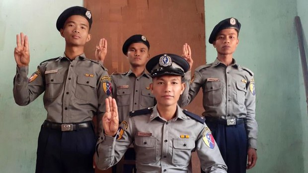 အာဏာဖီဆန်ရေးလှုပ်ရှားမှုမှာ ပါဝင်လာတဲ့ ရဲတပ်ဖွဲ့ဝင် ၄၀၀ ကျော်ရှိလာ