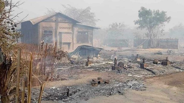 ပခုက္ကူမှာ ပျူစောထီးအဖွဲ့တွေ ဝင်ရောက်မီးရှို့တာကြောင့် နေအိမ် ၂၆ လုံး ပျက်စီး ပခုက္ကူမှာ ပျူစောထီးအဖွဲ့တွေ ဝင်ရောက်မီးရှို့တာကြောင့် နေအိမ် ၂၆ လုံး ပျက်စီး
