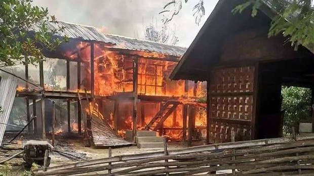 ပေါက်မြို့ ရွာသုံးရွာက နေအိမ် ၁၃၂ လုံး မီးရှို့ခံရကြောင်း PDF အဖွဲ့တွေပြော ပေါက်မြို့ ရွာသုံးရွာက နေအိမ် ၁၃၂ လုံး မီးရှို့ခံရကြောင်း PDF အဖွဲ့တွေပြော